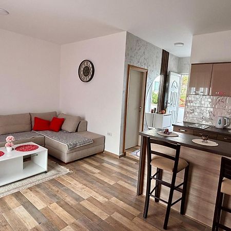 Apartmani Jovan Ulcinj Exterior photo
