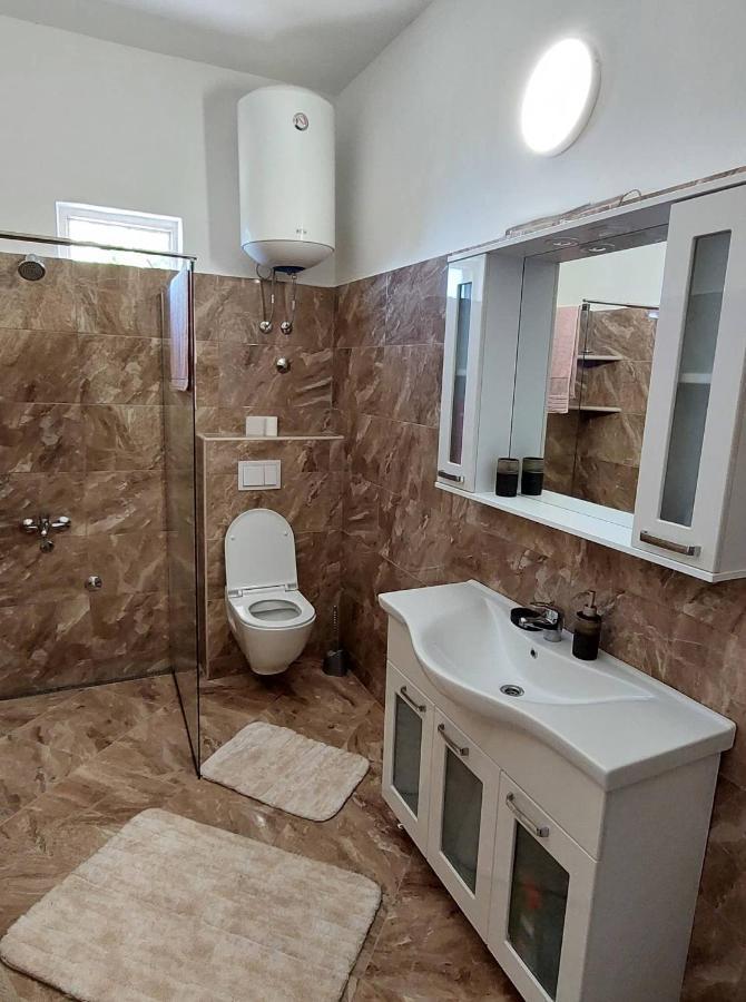 Apartmani Jovan Ulcinj Exterior photo