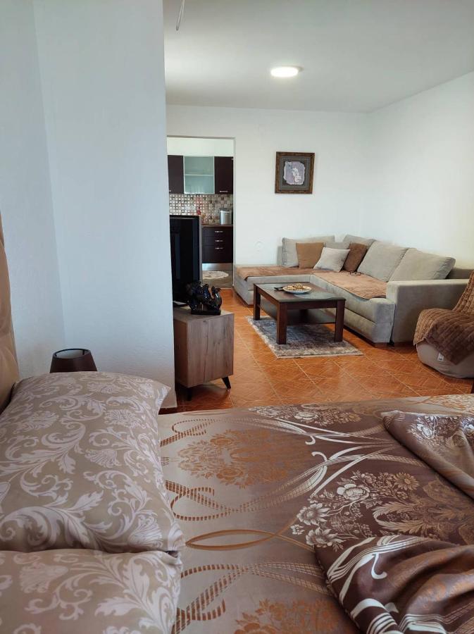 Apartmani Jovan Ulcinj Exterior photo