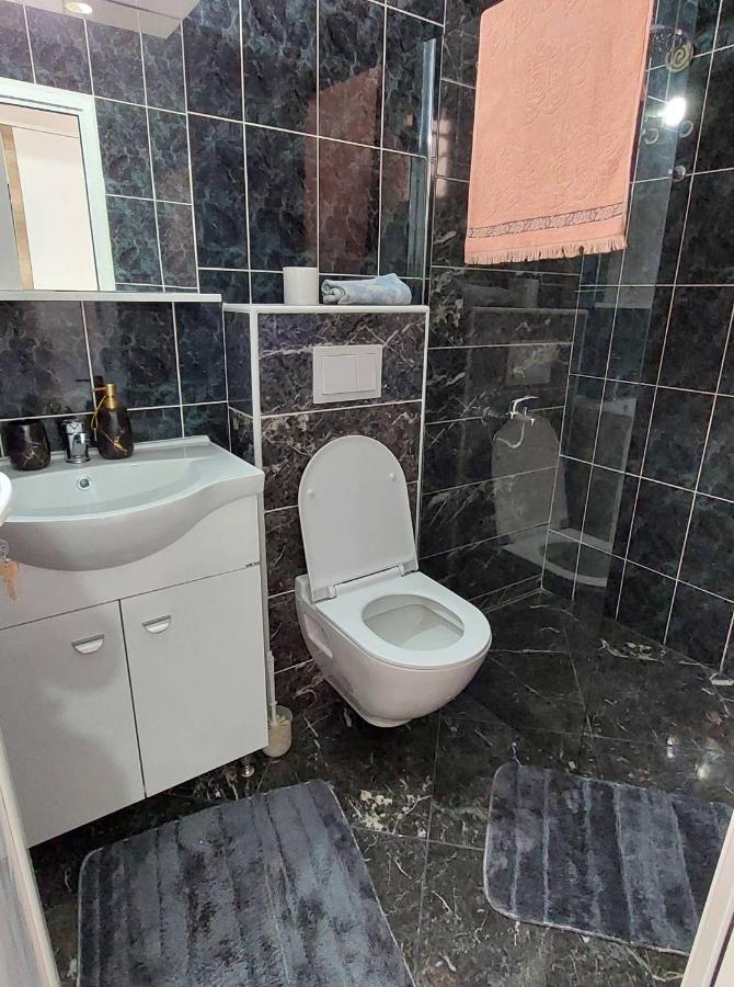 Apartmani Jovan Ulcinj Exterior photo