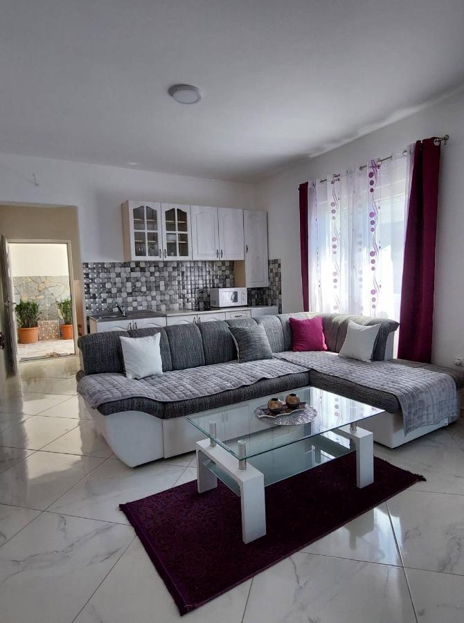 Apartmani Jovan Ulcinj Exterior photo