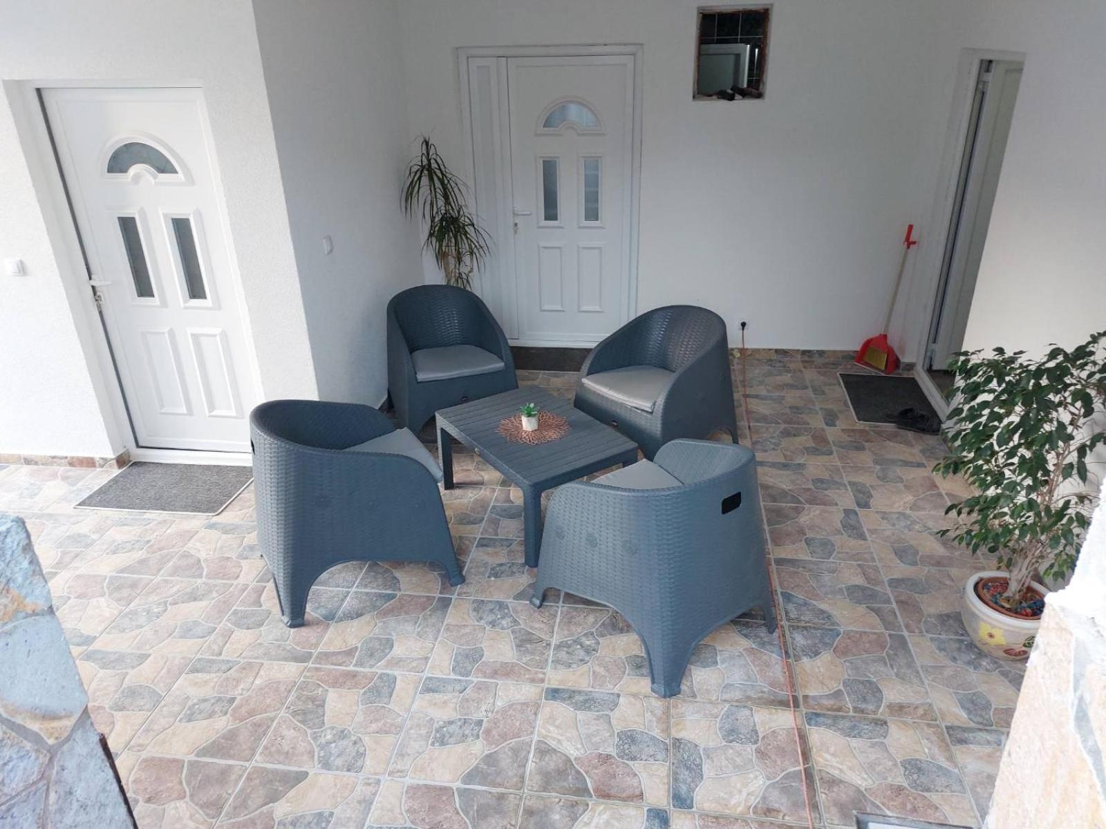 Apartmani Jovan Ulcinj Exterior photo